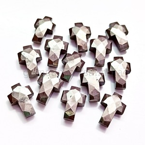 Pirita Natural Cruz Sagrada 15mm Tallada a Mano, Piedra Preciosa Suelta para Joyería, Precio al por Mayor, Suministros a Granel - Product Image 3