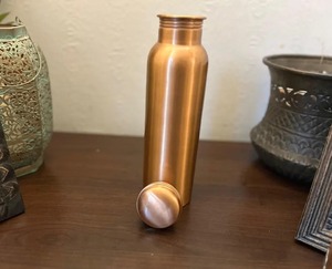 Bouteille d'eau en cuivre réutilisable, gourde métallique portable au design minimaliste pour les voyages et l'usage quotidien - Product Image 2