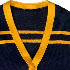 Créez des logos personnalisés bleus et dorés sur des pulls cardigan unisexes, des lettres brodées, des articles tricotés pour les sororités et les fraternités. - Product Image 2