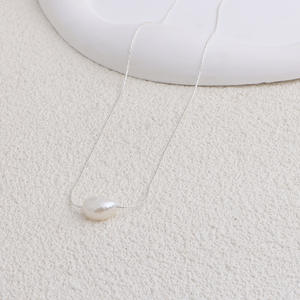 Collier en perles d'eau douce naturelles de forme rétro pour femmes, collier de clavicule haut de gamme, style simple pour accessoire de pull - Product Image 3