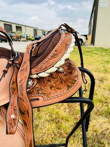Silla de montar western hecha a mano de cuero genuino, tipo barril, con cincha ancha y duradera para equitación. - Product Image 5