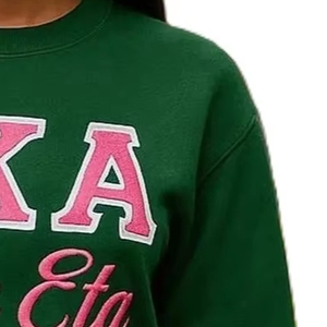 Sudadera Personalizada de Forro Polar Ecológico de 400 Gramos para Mujer, de la Hermandad Alpha Kappa Alpha, Otoño/Invierno, Color Sólido, Opción Frontal Rosa Verde - Product Image 5