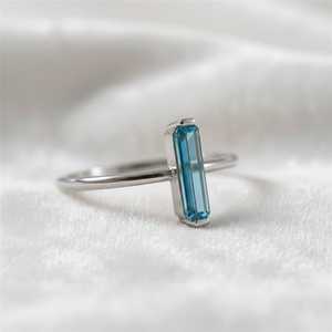 Bague en Aigue-marine Naturelle, Argent Sterling 925 Plaqué Or 14K, Pierre de Naissance de Mars, Coupe Baguette, Bague de Promesse Moderne Empilable - Product Image 5