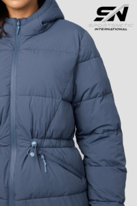 Vente en gros de manteaux d'hiver pour femmes, de haute qualité, sur mesure, à capuche, rembourrés, écologiques, imperméables, légers, avec fermeture éclair et motifs - Product Image 2
