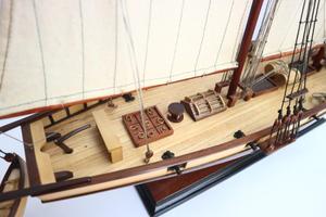 Modèle de bateau américain en bois poli HARVEY Wood Finish - Artisanat en bois pour décoration intérieure, collection nautique - Product Image 5