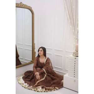 ชุดราตรีสำหรับงานเลี้ยงตอนเย็นมีก้นและ dupatta ที่มีงานโมติที่ซับซ้อน - Product Image 4