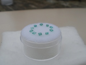 10 émeraudes colombiennes carrées, pierres précieuses naturelles facettées, 2 mm chacune, pour la fabrication de bijoux - Product Image 3