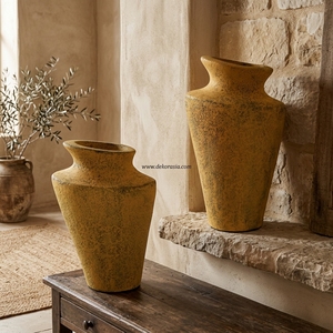 Vase en terre cuite rustique Kaca S, pot conique artisanal en argile, jarre décorative en céramique, urne de table en gros - Product Image 6