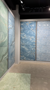 Azulejos de porcelana vitrificada brillante de 600x1200 mm, color verde cósmico intenso, acabado ultra brillante, azulejos de 60x120 cm para dormitorio y sala de estar de lujo. - Product Image 3