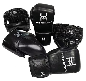 Pack de boxe exclusif Hit N Move, comprenant des gants de boxe ergonomiques, une protection de la tête absorbant les chocs et une protection inguinale athlétique. - Product Image 6