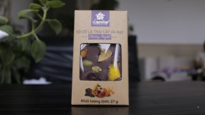 Barra de chocolate negro artesanal con nueces y frutas secas en cajas personalizadas para ideas de regalos o recuerdos. - Product Image 5