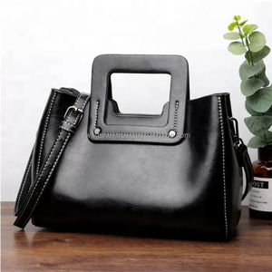 Sac à main en cuir de luxe au design personnalisé pour femmes en différentes couleurs, style vestimentaire confortable pour l'été avec emballage personnalisé - Product Image 4