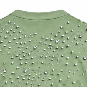 T-shirt unisexe vert sauge orné de perles, col rond élégant, manches courtes, haut perlé tendance pour le streetwear décontracté et le quotidien - Product Image 4