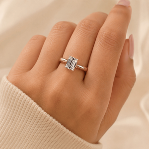 Bague de fiançailles avec diamant de laboratoire taille émeraude |   Solitaire en or 18 carats |   Bague de mariage de luxe pour femme, clarté VVS-VS - Product Image 2