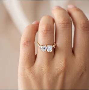 Anillo de Compromiso Toi Et Moi con Corte de Corazón en Plata de Ley 925 con Piedra de Moissanita y Engaste de Oro - Product Image 2