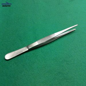 12 O.R. Pinzas Quirúrgicas Manuales de Grado Premium con Dientes Serrados de 6'' Certificadas por la CE - Product Image 1