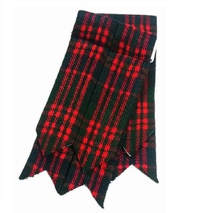 Tela Tartán con Patrón a Cuadros Rojos y Negros con Banda Elástica Blanca para Uso Tradicional - Product Image 2