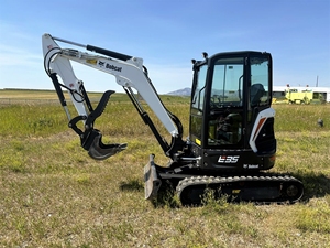 Excavatrice hydraulique moderne E35Z pour projets de construction urbaine - Product Image 3