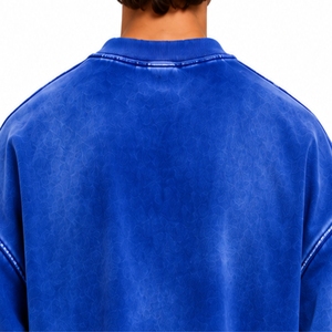 Sudadera de cuello redondo relajada para hombre, diseño sencillo en la parte delantera para un look urbano fácil, jersey de forro polar con letras estampadas en relieve de gran tamaño. - Product Image 5