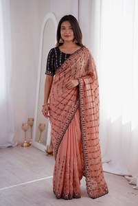 Elegante Saree de Seda Color Durazno con Bordado Negro y Blusa con Lentejuelas para Mujer, Traje Tradicional Indio para Bodas - Product Image 3