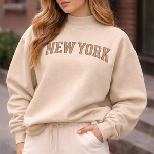 Pull élégant pour femme, imprimé, col montant oversize, en molleton de coton épais, infroissable, écologique, doux à l'avant - Product Image 1