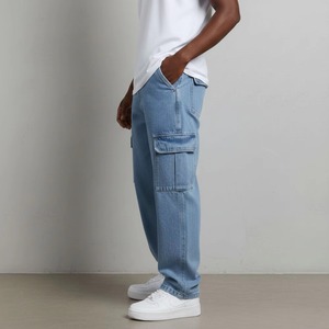 Jean cargo bleu clair pour homme avec logo flamme brodé sur la jambe droite, taille mi-haute, style décontracté d'été, plusieurs poches, respirant - Product Image 2