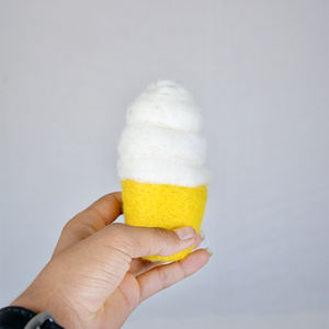 Crème glacée en feutre de laine douce et naturelle - Jouets d'imitation pour enfants - Jouets en feutre écologiques du Népal - Product Image 2