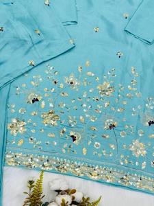 ชุดคุรตะทันสมัยและสวมใส่สบาย 3 ชิ้น ชุดสวยงามทันสมัยประกอบด้วยเสื้อที่พอดีตัวและกางเกงเข้าชุด ส่งออกจากอินเดียจำนวนมาก - Product Image 4