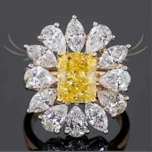Diamante Amarillo de 4.10CT, Corte Cojín, Cultivado en Laboratorio, con Piedras Laterales en Forma de Pera y Marquesa, Certificado IGI, Oro Sólido de 14K, Anillo de Compromiso y Boda de Lujo - Product Image 1