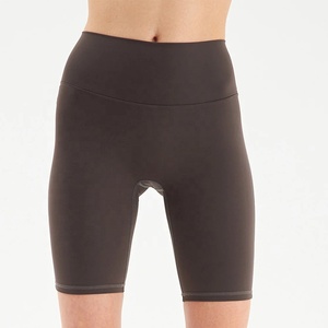Shorts de yoga taille haute noirs unis pour femme, en tricot sportif, Spandex et Nylon, respirants, avec taille élastique, pour l'entraînement et le fitness - Product Image 1