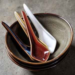 Cuillère de service à long manche de style vintage en porcelaine céramique noire, blanche ou verte pour la maison, la cuisine et les fêtes par Universal - Product Image 5