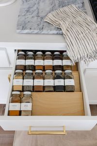 Organizador de Especias de Madera de Múltiples Niveles para Almacenamiento en Gabinetes de Cocina y Diseño que Ahorra Espacio - Product Image 2