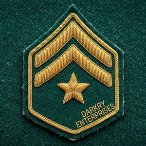 Parche/Emblema/Insignia de Fieltro Borgoña Bordado a Mano con Estrella en V y Hilo de Oro para Servicio Personalizado - Product Image 6