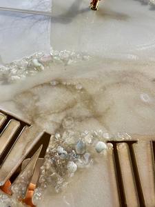 Horloge murale en résine époxy faite à la main, taille personnalisée, fonctionne à piles, design moderne, mariage, salon, décoration intérieure, provenance Inde - Product Image 4