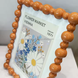 Cadre photo en bois léger fait à la main de style nouveau avec laque et perles en bois - Product Image 4