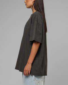 Camiseta Deportiva Informal para Mujer, Fabricada en Pakistán, de Tela Jersey Transpirable, Color Gris Oscuro Liso, Productos de Moda, Cómoda de Usar - Product Image 6