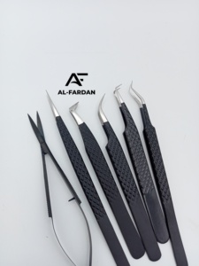 Pinzas Japonesas de Acero Inoxidable Negro Mate para Extensiones de Pestañas con Punta de Fibra Voluminizadora y Tijeras de Resorte para Cejas - Product Image 3