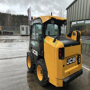 Chargeuse compacte JCB robuste à haute capacité de charge, équipement multifonctionnel conçu pour une productivité maximale dans la construction - Product Image 1