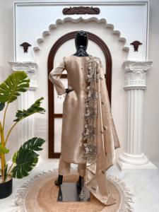 Ensemble indien pakistanais en soie marron brodé pour femmes, costume Kurta, tenue à fleurs avec découpe, pour mariage, fête, vêtements ethniques pour femmes - Product Image 4