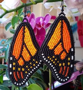 Pendientes de Lujo Hechos a Mano con Cuentas Bordadas, Ideales para Tiendas de Moda y Colecciones de Regalos - Product Image 3