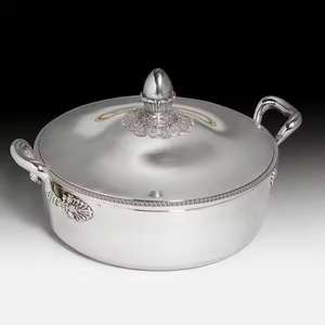 Calentador de Alimentos de Madera de Lujo con Tapa de Metal Martillado, Olla para Servir Buffet Árabe, para Uso en Hoteles y Catering - Product Image 6