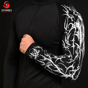 Veste de compression noire à manches longues pour homme avec imprimé tribal blanc, séchage rapide, vêtements de sport, services OEM, prix de gros - Product Image 4
