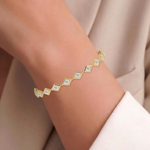 Magnifique bracelet tennis en or rose 9 carats avec diamants de laboratoire en forme de losange de 6,12 carats et sertissage clos - Product Image 3
