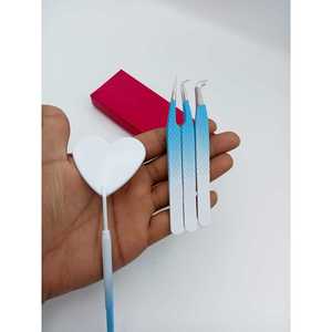 Pinces à cils professionnelles en acier inoxydable pour techniques de cils russes et hybrides - Product Image 1