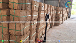 High quality cocopeat <b>block</b> 5kg compressed coco <b>coir</b> pith enhancing soil structure quality commercial farming substrate - Product Image 4