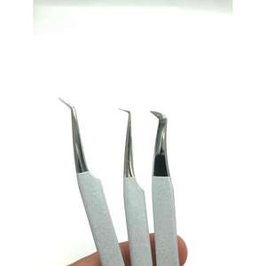 Pinzas de Precisión para Pestañas de Acero Inoxidable con Punta Suave para Técnicas Avanzadas y Aplicación de Volumen - Product Image 1