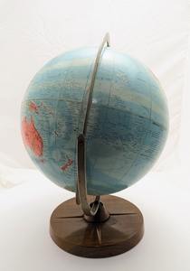 Elegante Globo Terráqueo de Metal con Mapas Plateados Grabados y un Acabado Premium para Escritorios Ejecutivos de Alta Gama - Product Image 2