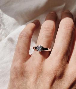 Anillos de compromiso de diamantes de oro macizo de 14 quilates con diamante redondo de 0.50 quilates cultivado en laboratorio, delicados y minimalistas, para propuesta de matrimonio y bodas, para mujer. - Product Image 2