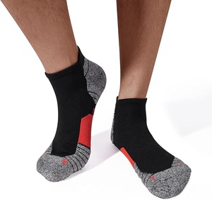 Calcetines deportivos de algodón con logotipo personalizado para hombre - Product Image 2