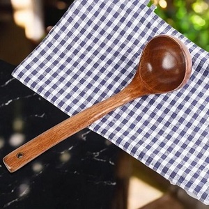 Venta al por mayor de utensilios de cocina antiadherentes con mango ergonómico 2025, juego de cucharas y cucharones de madera de teca natural - Product Image 2